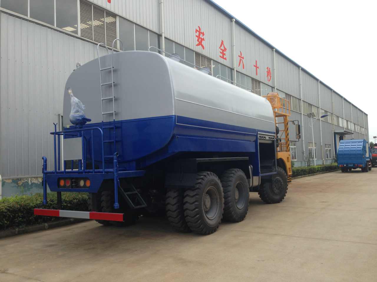 沙漠運水車 沙漠運水車