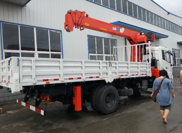 東風天錦廣林KS1886型8噸6節(jié)臂隨車吊400-926-2926 東風天錦廣林KS1886型8噸6節(jié)臂隨車吊400-926-2926