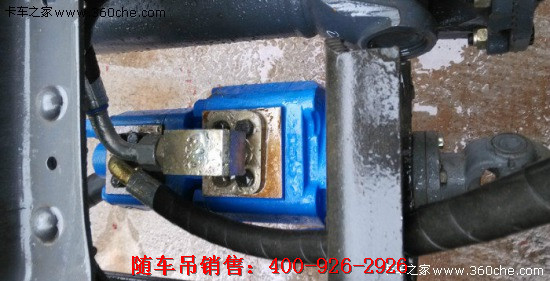 14噸吊機使用的雙聯(lián)油泵,可以看到兩個泵體 14噸吊機使用的雙聯(lián)油泵,可以看到兩個泵體