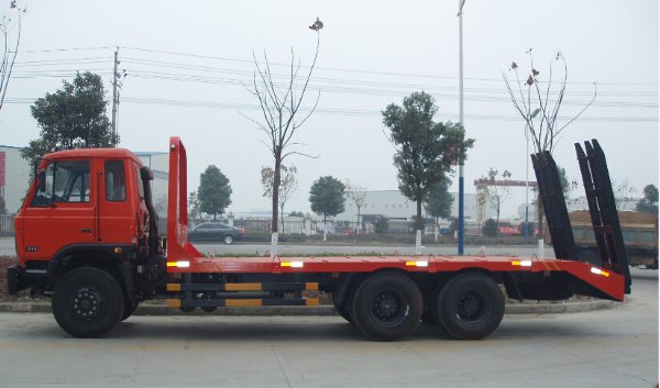 雙橋平板運(yùn)輸車 雙橋平板運(yùn)輸車