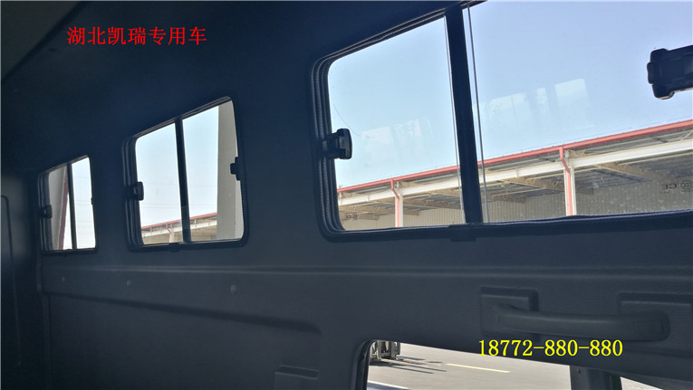 東風猛士運兵車廂體內(nèi)懸窗 東風猛士運兵車廂體內(nèi)懸窗