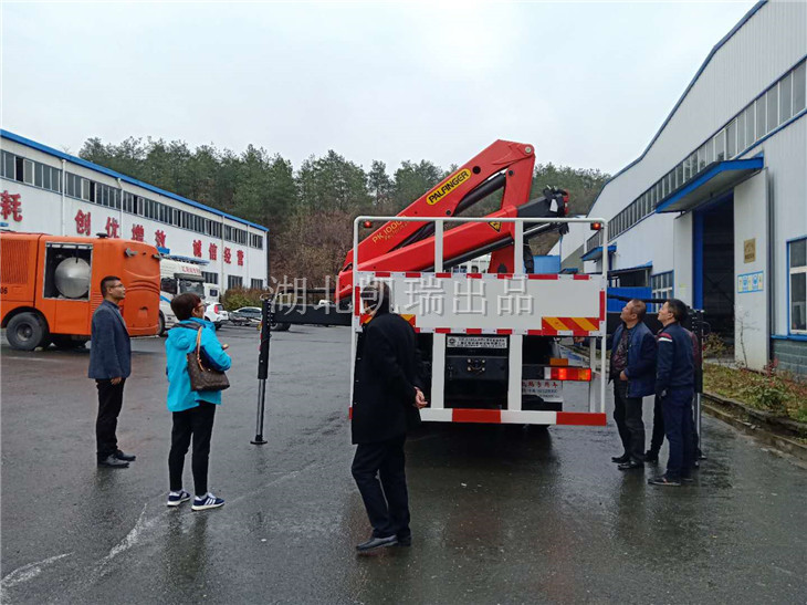 技術(shù)人員講解檢衡車(chē)操作要點(diǎn) 技術(shù)人員講解檢衡車(chē)操作要點(diǎn)