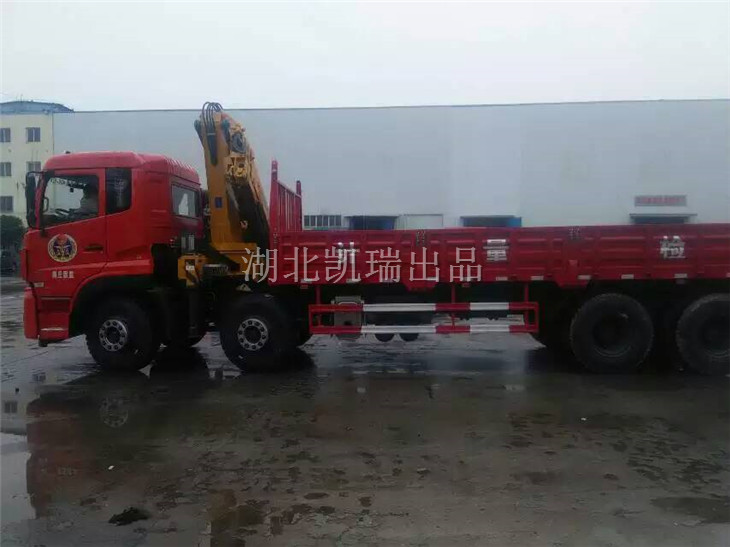 噴涂在車廂欄板上的計量檢衡車字樣 噴涂在車廂欄板上的計量檢衡車字樣