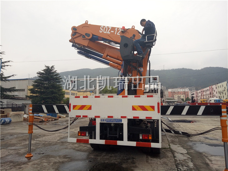 計(jì)量所領(lǐng)導(dǎo)親自體驗(yàn)計(jì)量檢衡車(chē) 計(jì)量所領(lǐng)導(dǎo)親自體驗(yàn)計(jì)量檢衡車(chē)