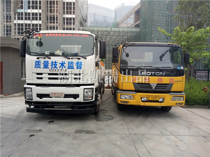 新老檢衡車(chē)停放在一起 新老檢衡車(chē)停放在一起