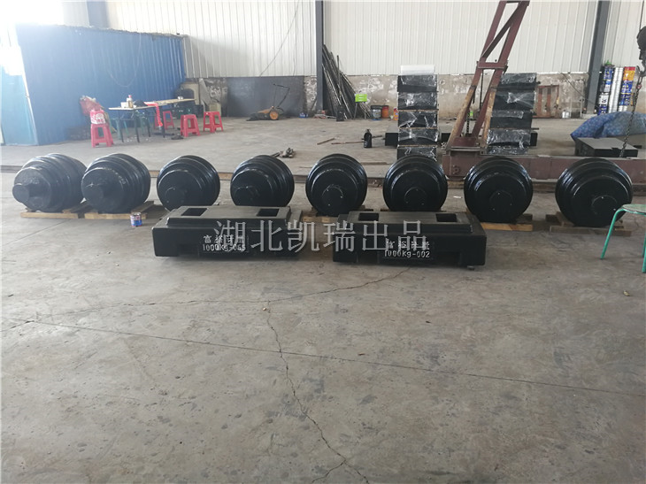 電子天平檢驗后打包發運的鑄鐵砝碼 電子天平檢驗后打包發運的鑄鐵砝碼