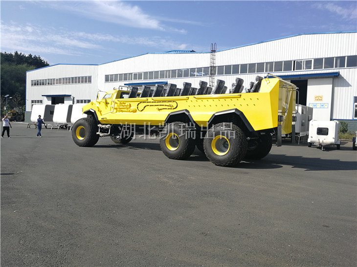 沙漠旅游客運(yùn)車(chē)輛 沙漠旅游客運(yùn)車(chē)輛