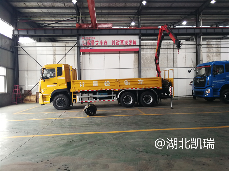 操作檢衡車(chē)吊機(jī)查看空載運(yùn)行情況 操作檢衡車(chē)吊機(jī)查看空載運(yùn)行情況