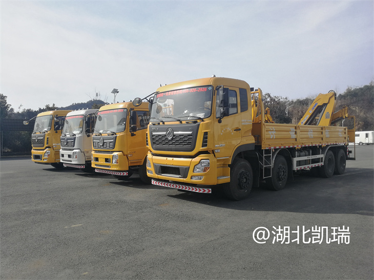 四臺“東風系列”計量檢衡車列裝發(fā)運(左前) 四臺“東風系列”計量檢衡車列裝發(fā)運(左前)