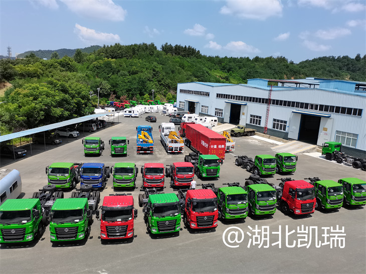 四臺(tái)新款計(jì)量檢衡車齊發(fā)車(俯視圖) 四臺(tái)新款計(jì)量檢衡車齊發(fā)車(俯視圖)