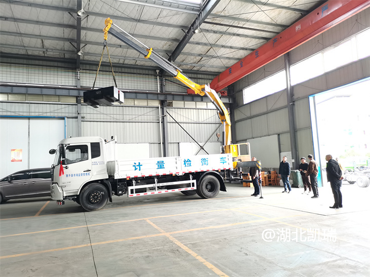 檢驗DWJ5180JJHD6型計量檢衡車吊重能力 檢驗DWJ5180JJHD6型計量檢衡車吊重能力